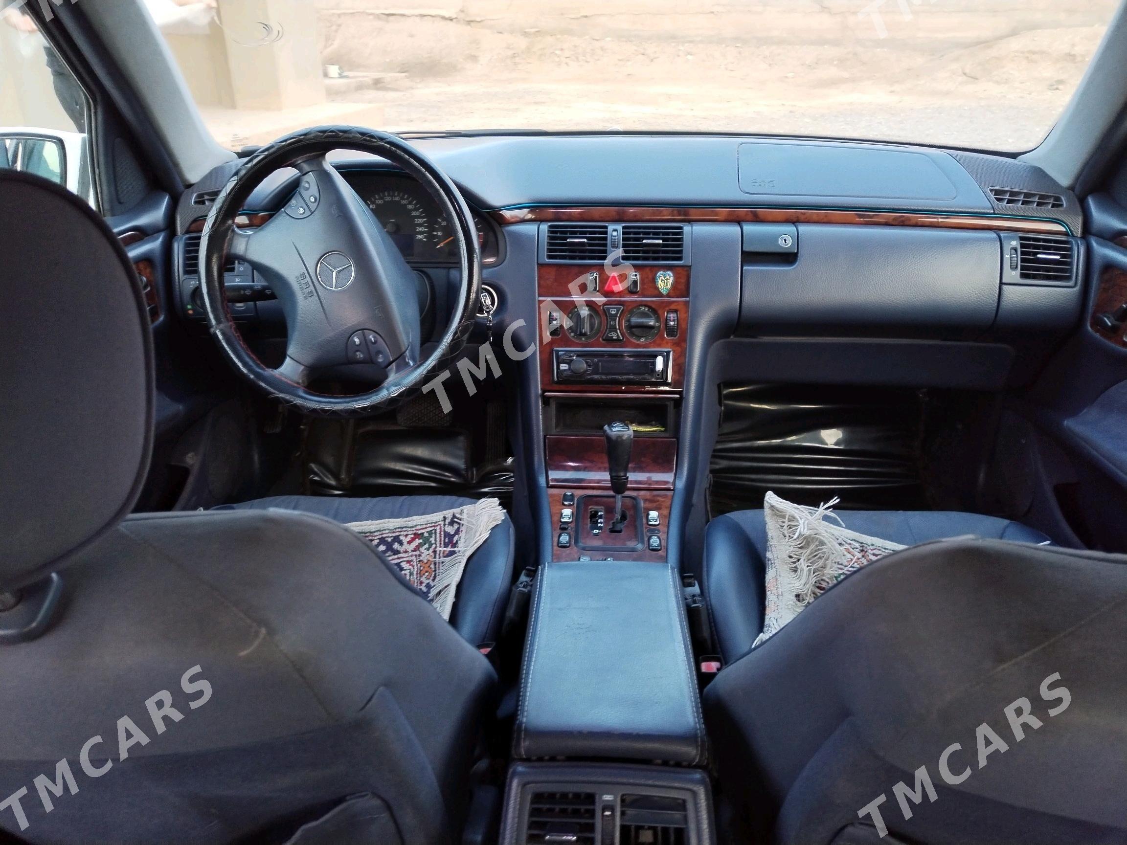 Mercedes-Benz E320 2000 - 92 000 TMT - Gumdag - img 5