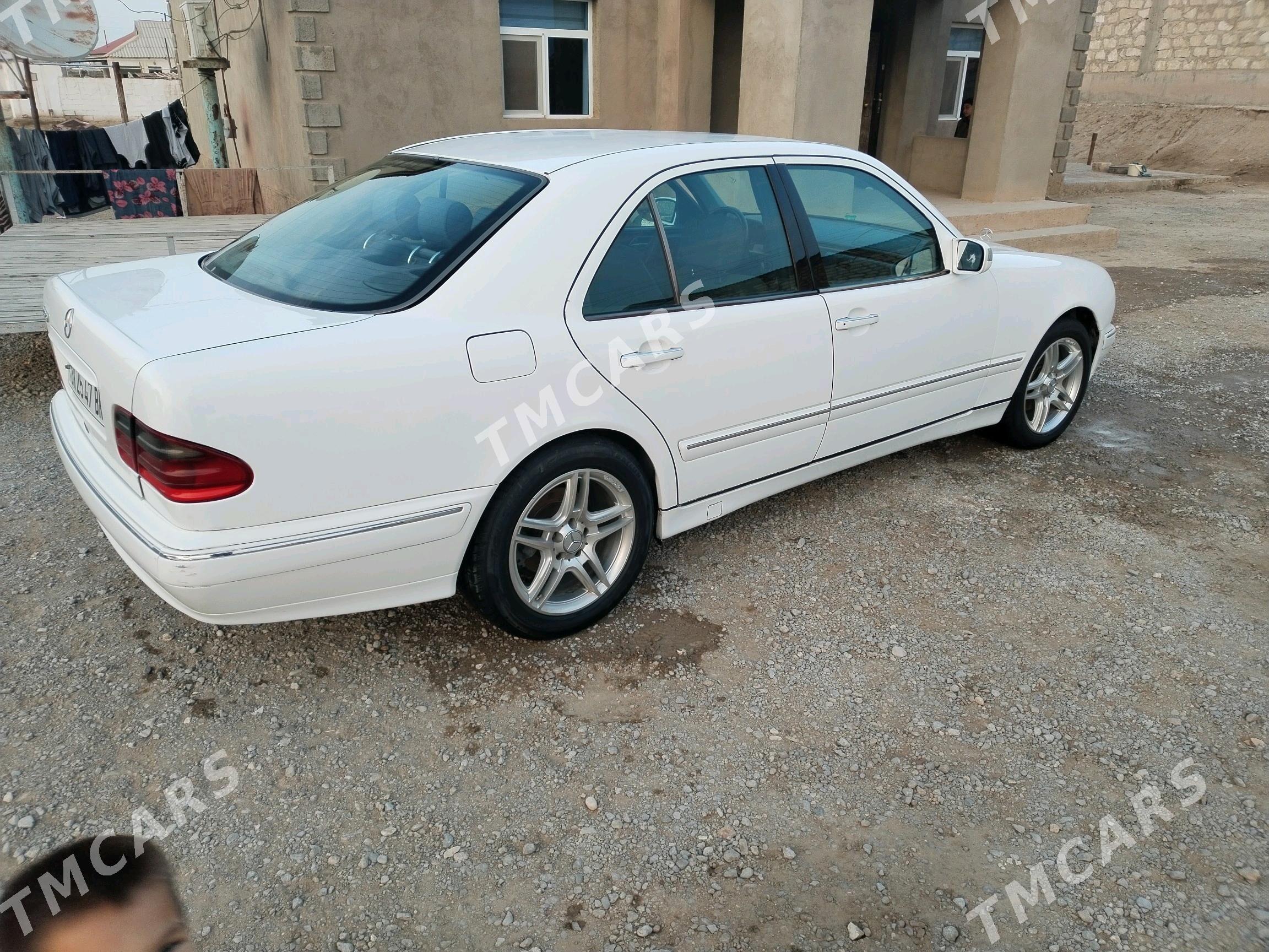 Mercedes-Benz E320 2000 - 92 000 TMT - Gumdag - img 7