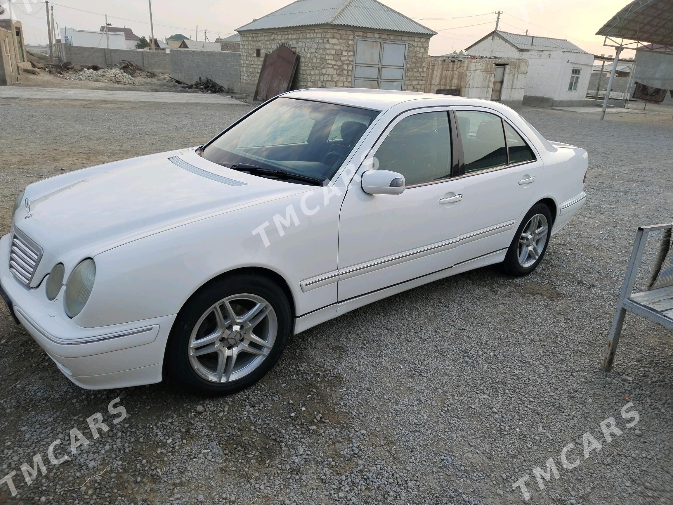 Mercedes-Benz E320 2000 - 92 000 TMT - Gumdag - img 6