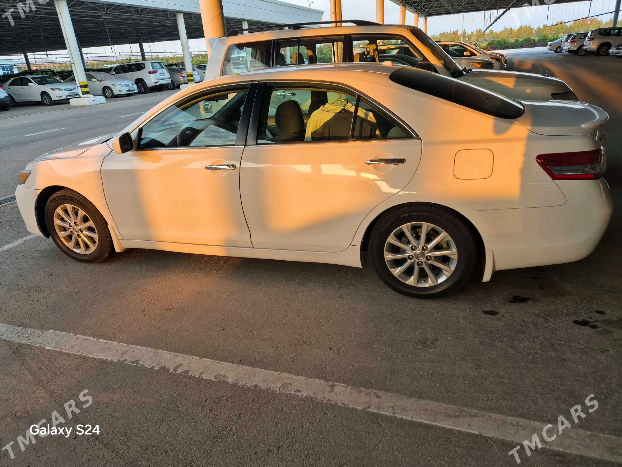 Toyota Camry 2010 - 170 000 TMT - Байрамали - img 2
