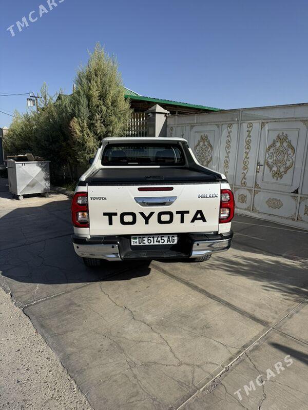 Toyota Hilux 2022 - 590 000 TMT - Aşgabat - img 2