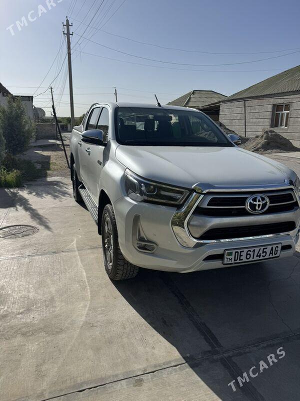 Toyota Hilux 2022 - 590 000 TMT - Aşgabat - img 4