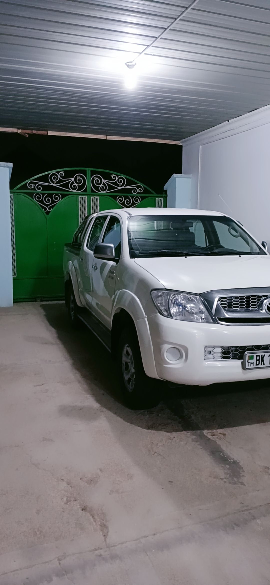 Toyota Hilux 2010 - 270 000 TMT - Джебел - img 2