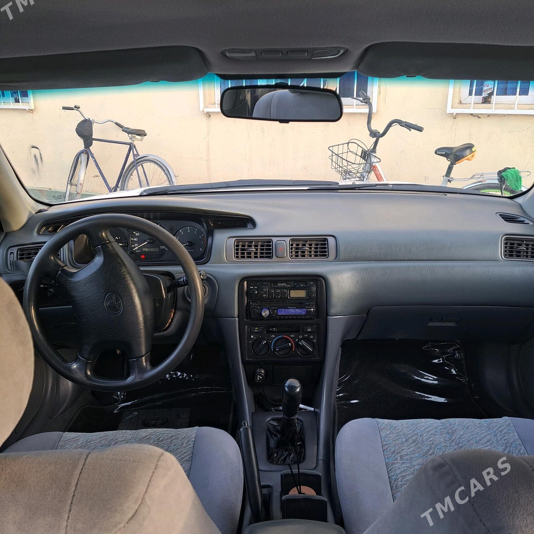 Toyota Camry 1998 - 135 000 TMT - Halaç - img 6