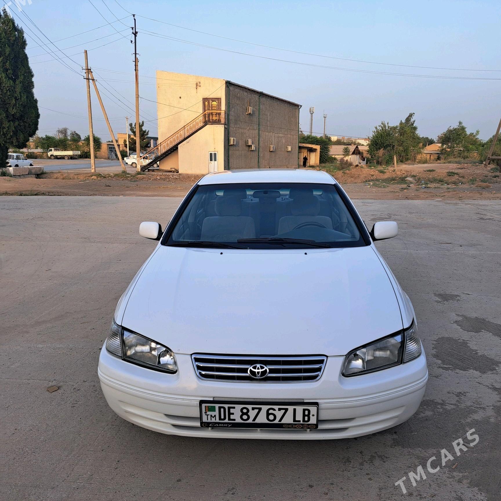 Toyota Camry 1998 - 135 000 TMT - Halaç - img 9
