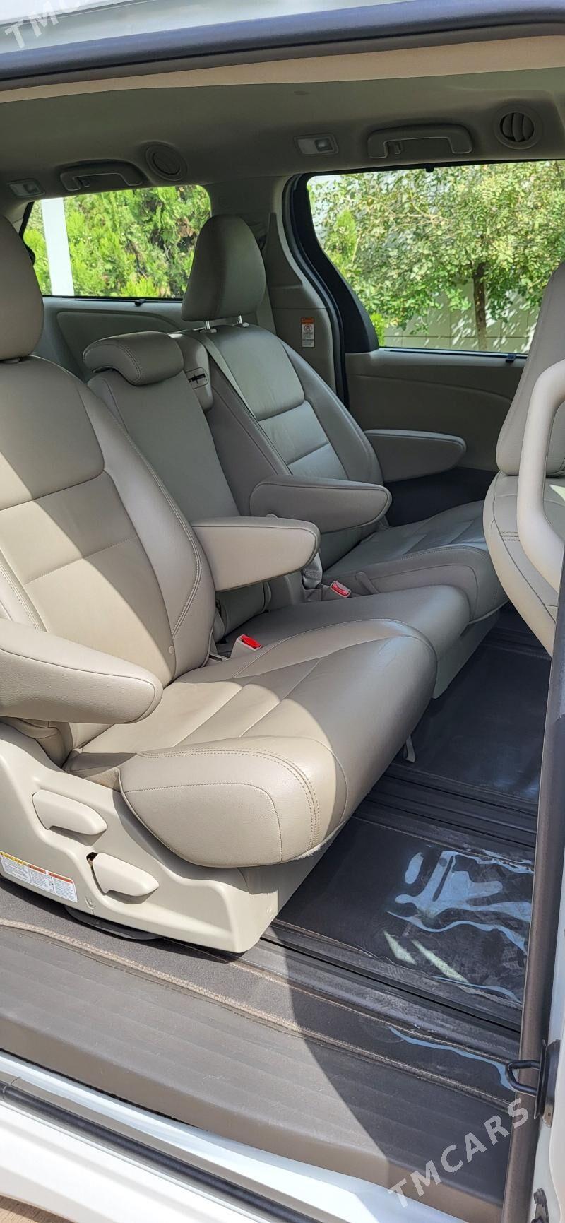 Toyota Sienna 2019 - 553 000 TMT - Ашхабад - img 2