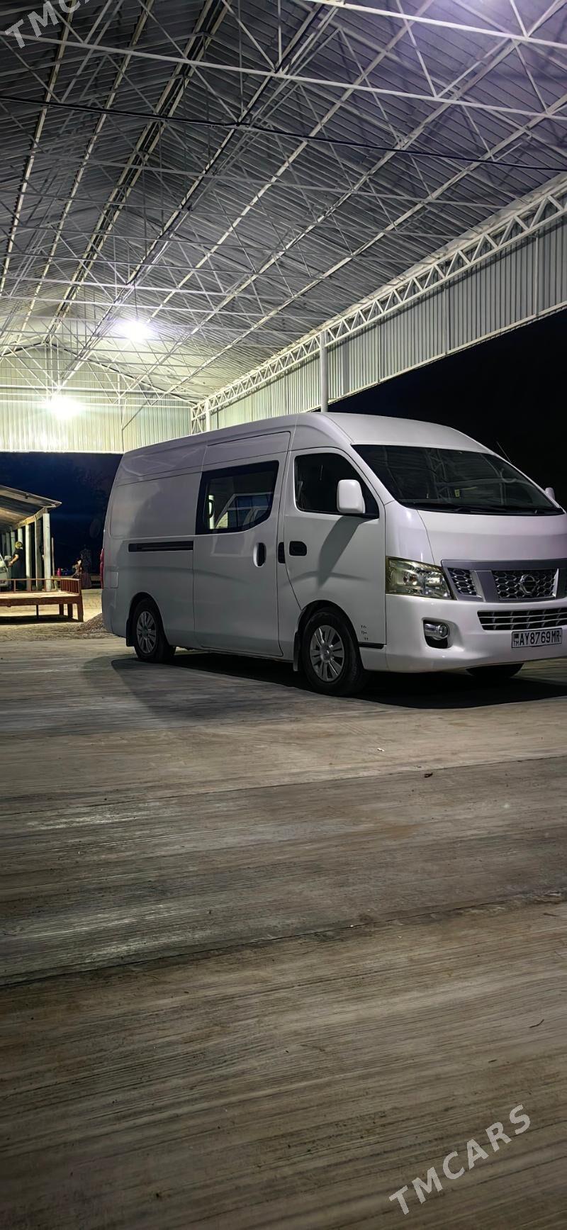 Nissan Urvan 2016 - 310 000 TMT - Мары - img 2