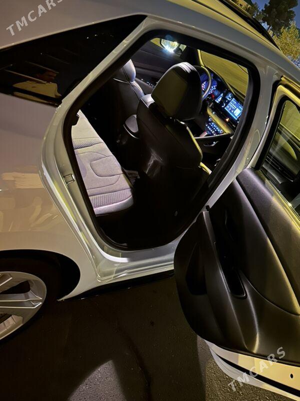 Hyundai Elantra 2022 - 256 000 TMT - Багир - img 5