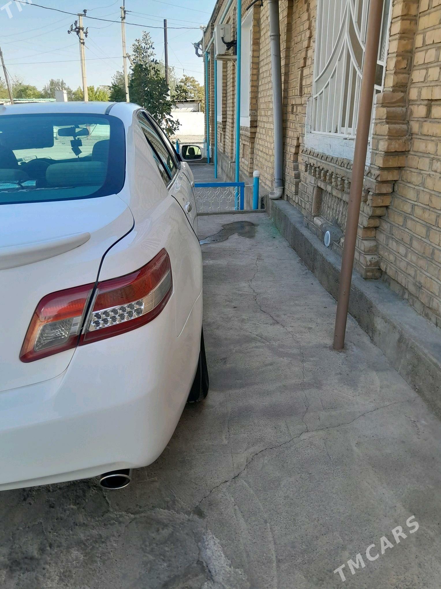 Toyota Camry 2010 - 170 000 TMT - Бедев - img 3