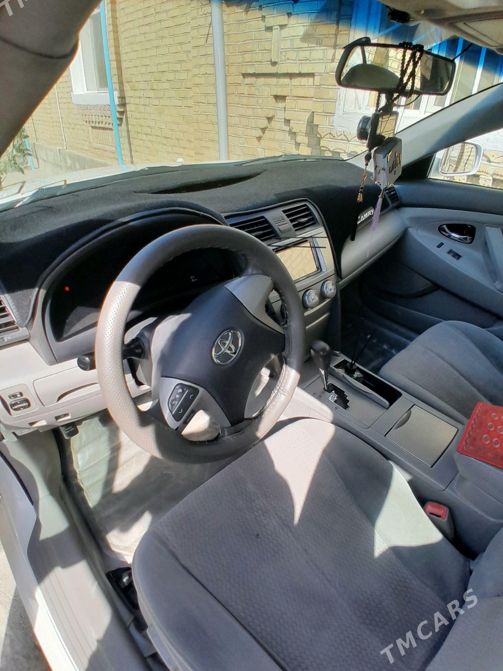 Toyota Camry 2010 - 170 000 TMT - Бедев - img 6