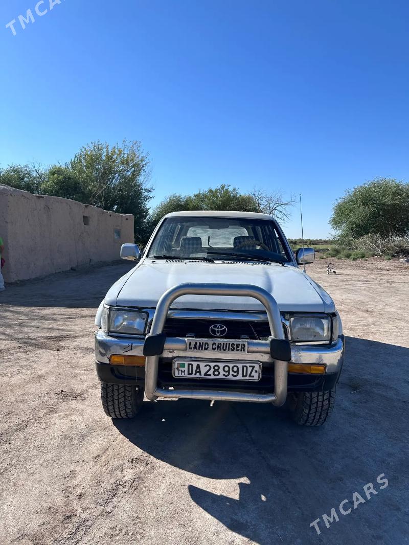 Toyota Hilux 1993 - 60 000 TMT - Boldumsaz - img 3