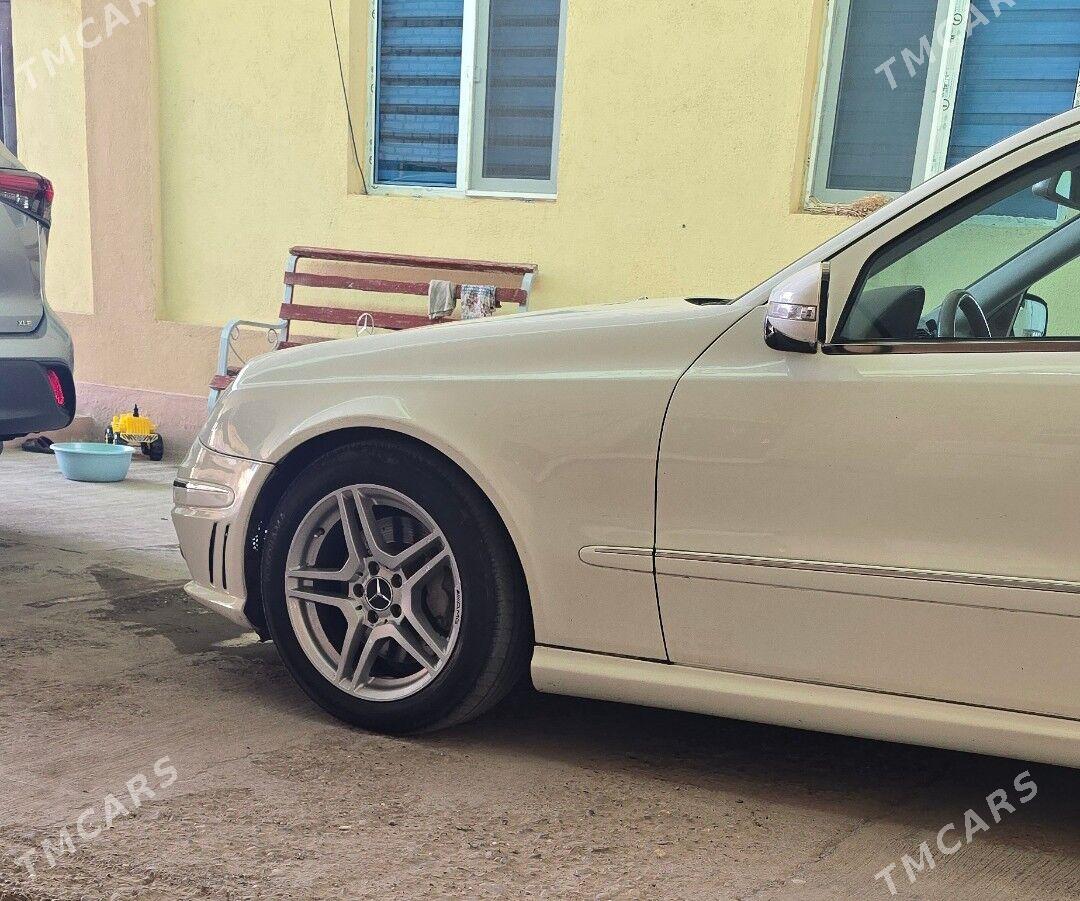 Mercedes-Benz E320 2005 - 170 000 TMT - Теджен - img 3