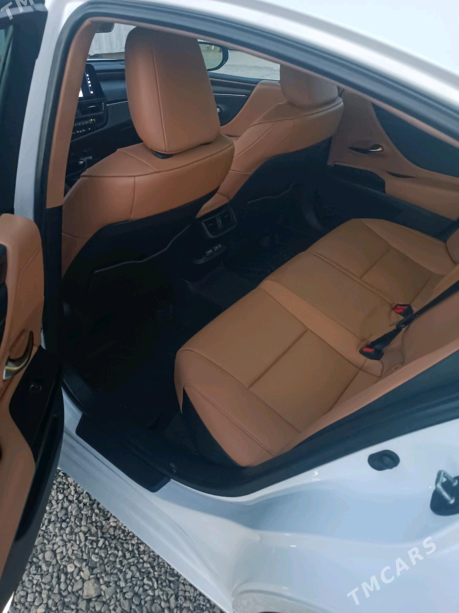 Lexus ES 350 2021 - 565 000 TMT - Gurtly - img 1