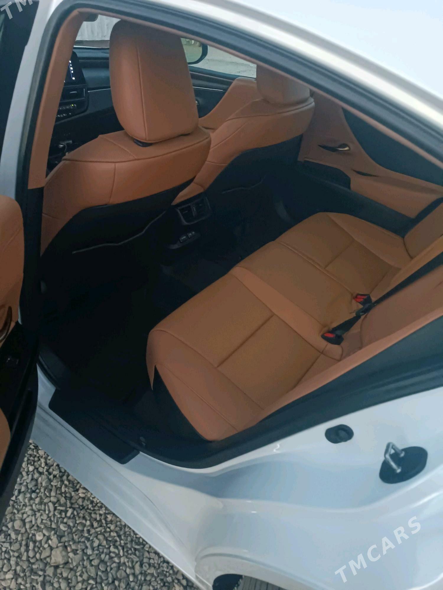 Lexus ES 350 2021 - 565 000 TMT - Gurtly - img 2