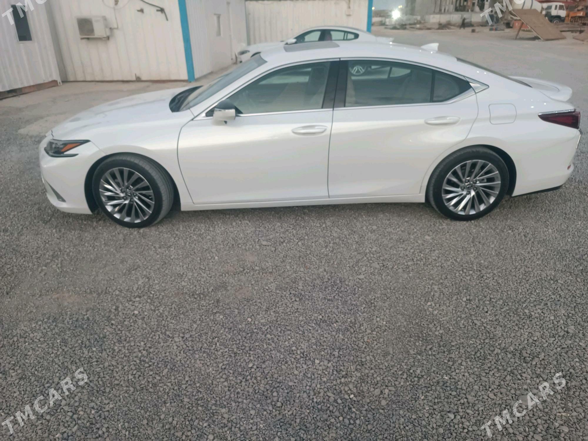 Lexus ES 350 2021 - 565 000 TMT - Gurtly - img 5