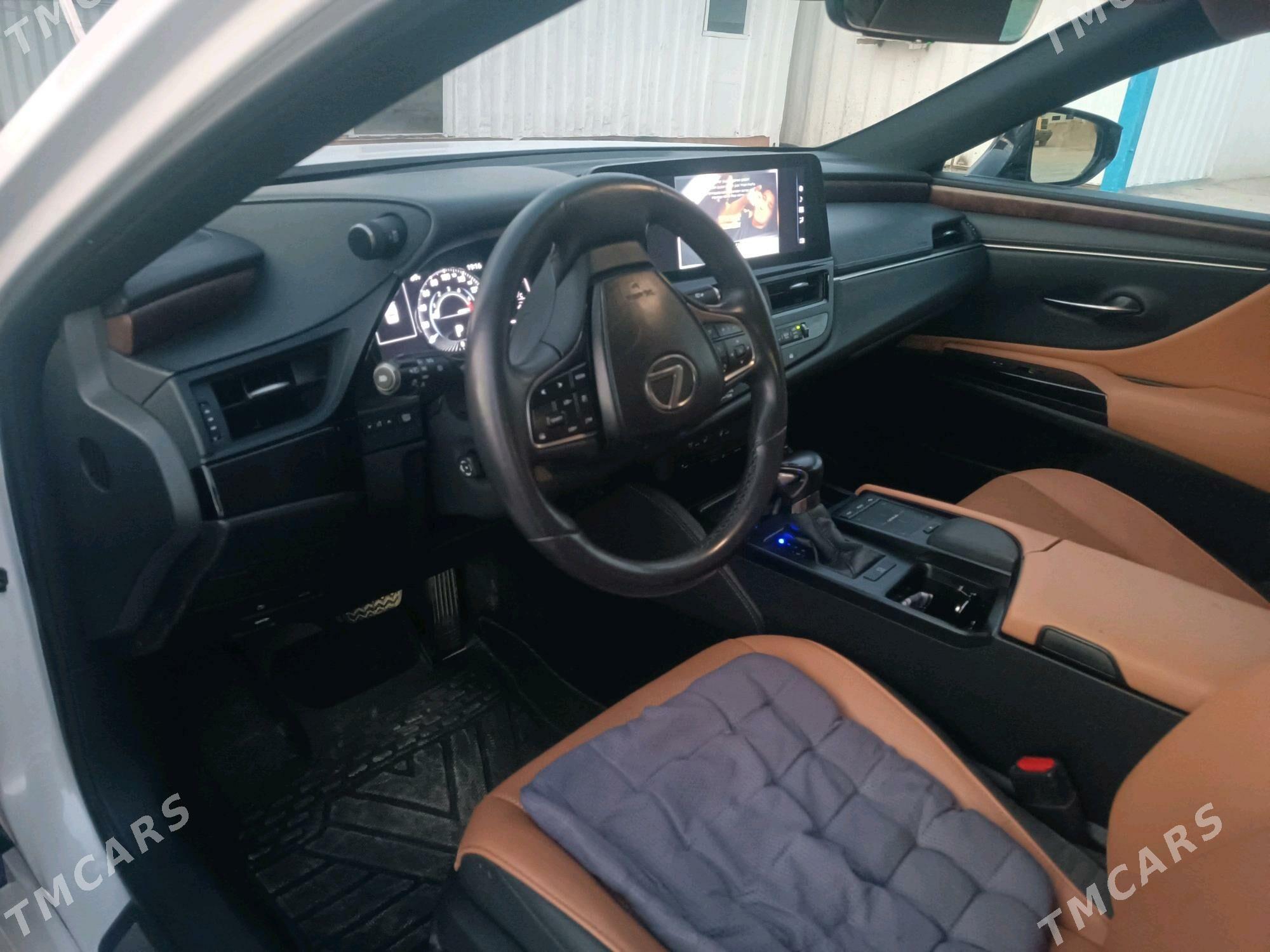 Lexus ES 350 2021 - 565 000 TMT - Gurtly - img 10