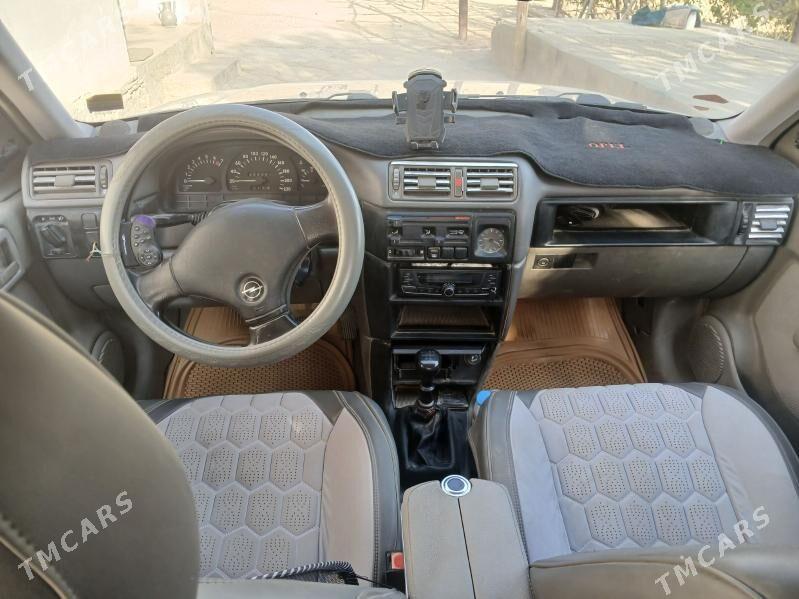 Opel Vectra 1991 - 30 000 TMT - Магданлы - img 5