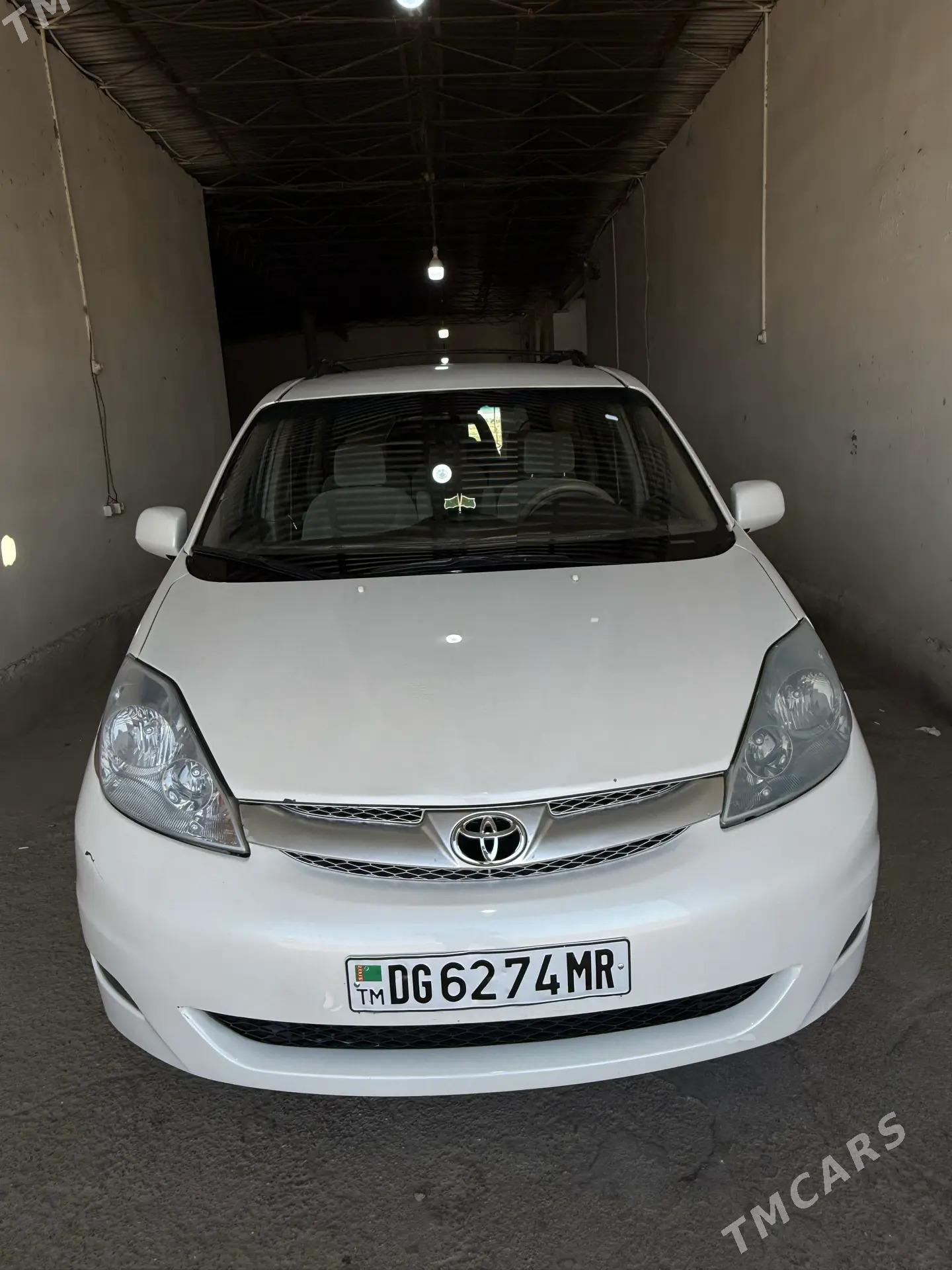 Toyota Sienna 2006 - 239 000 TMT - Байрамали - img 2