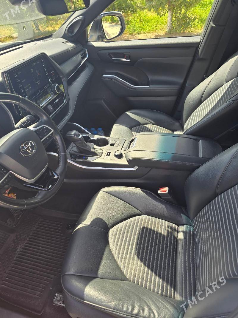 Toyota Highlander 2022 - 600 000 TMT - Ашхабад - img 4