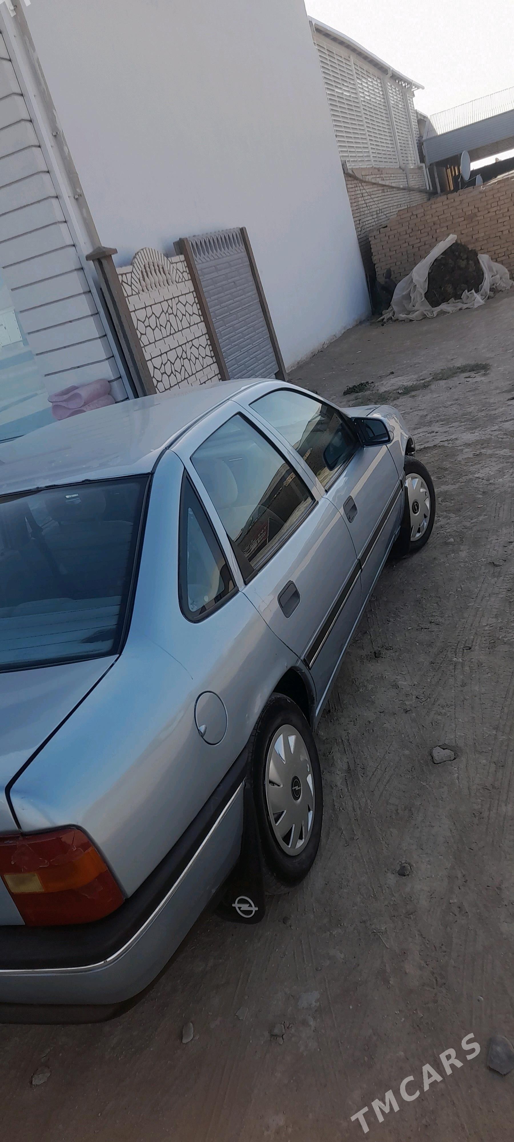 Opel Vectra 1991 - 33 000 TMT - Мары - img 4