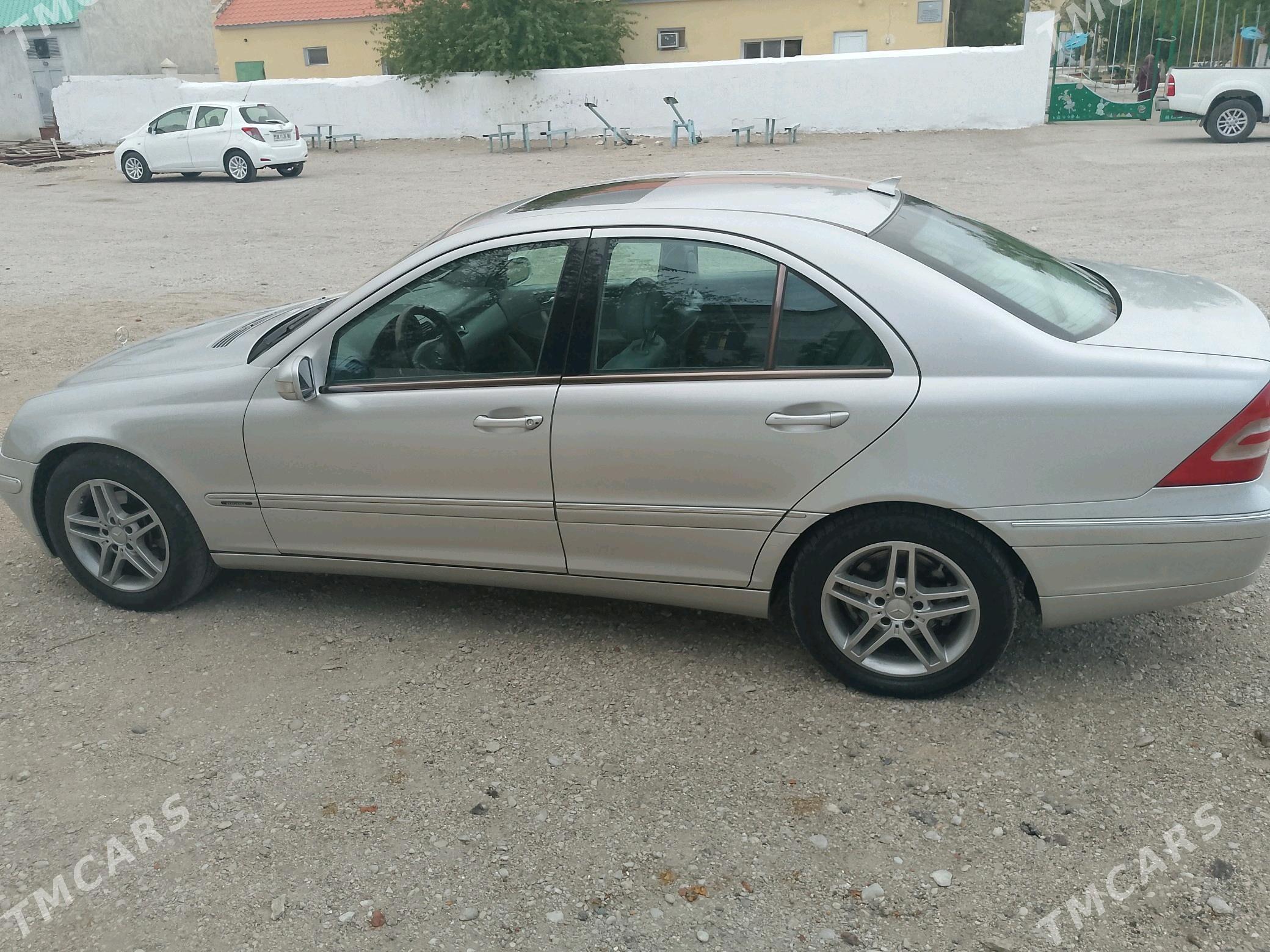 Mercedes-Benz C250 2003 - 100 000 TMT - Балканабат - img 3