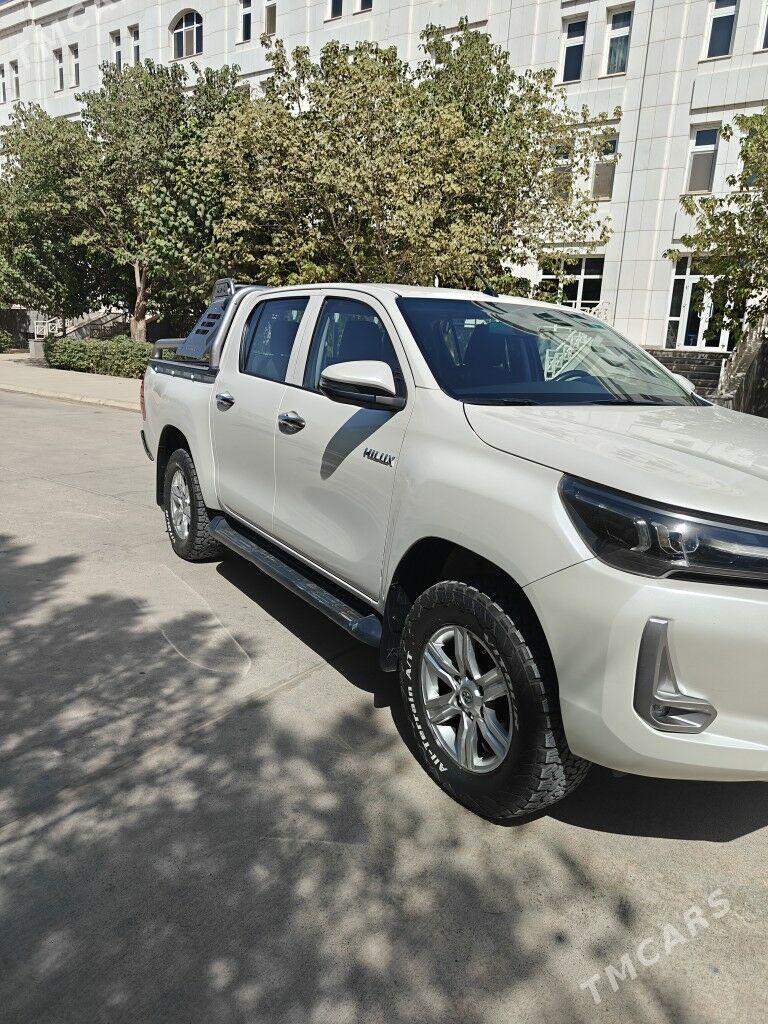 Toyota Hilux 2022 - 590 000 TMT - Aşgabat - img 3