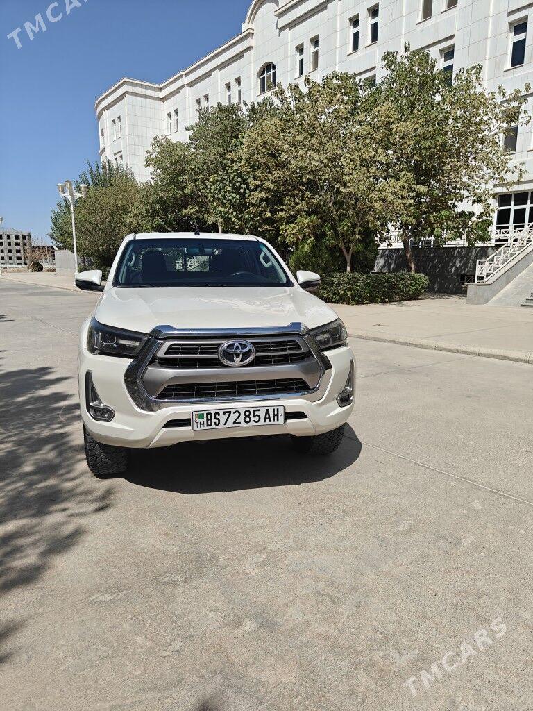 Toyota Hilux 2022 - 590 000 TMT - Aşgabat - img 2