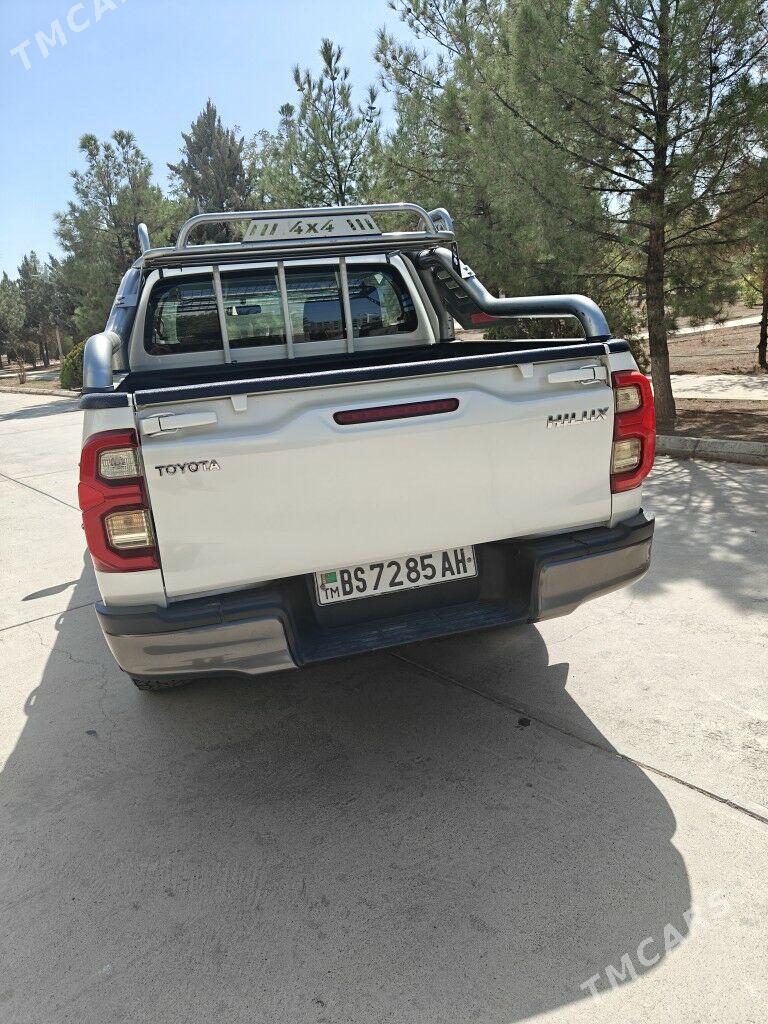 Toyota Hilux 2022 - 590 000 TMT - Aşgabat - img 4