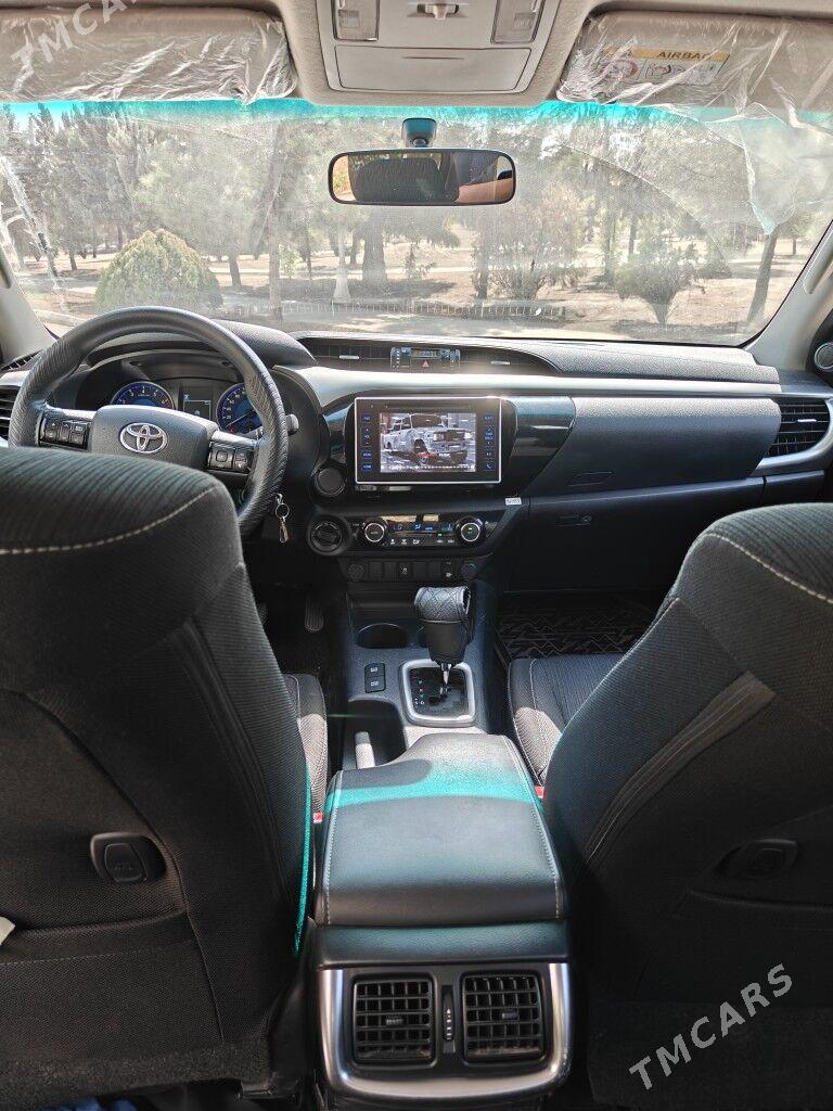 Toyota Hilux 2020 - 570 000 TMT - Aşgabat - img 5