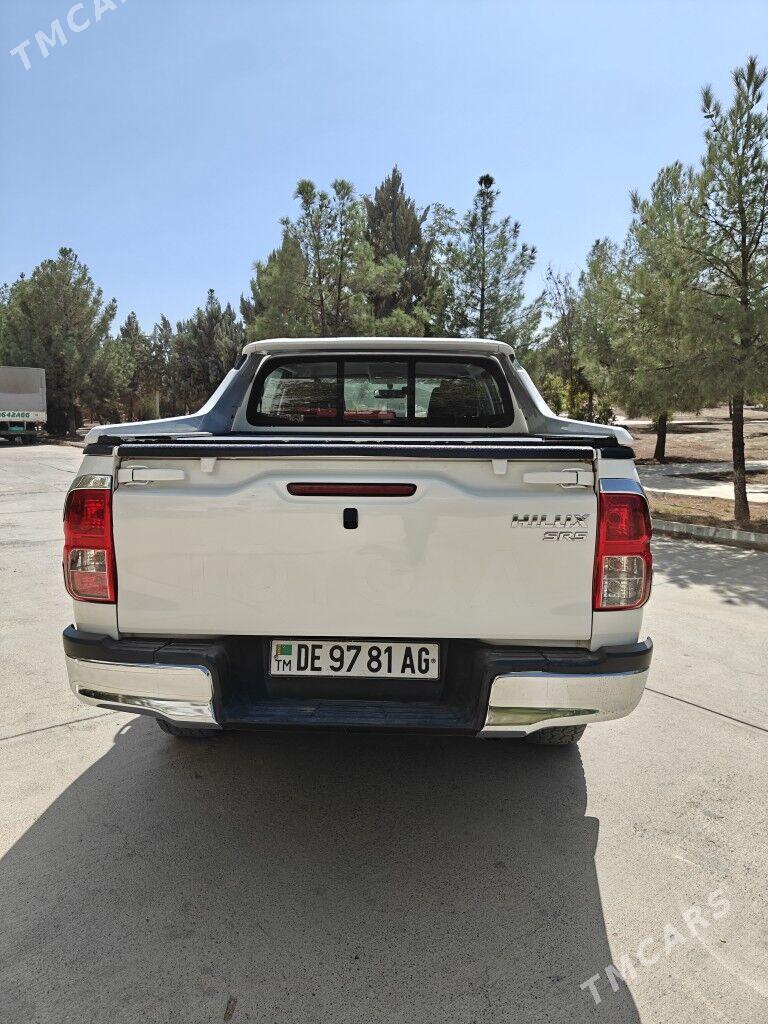 Toyota Hilux 2020 - 570 000 TMT - Aşgabat - img 4