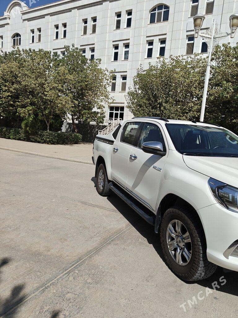 Toyota Hilux 2020 - 570 000 TMT - Aşgabat - img 3