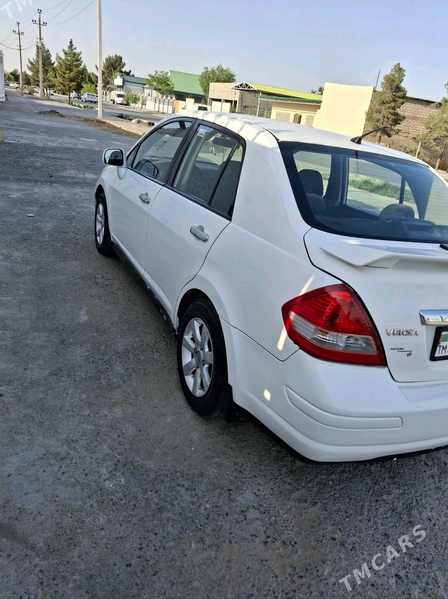 Nissan Versa 2010 - 128 000 TMT - Бузмеин - img 4