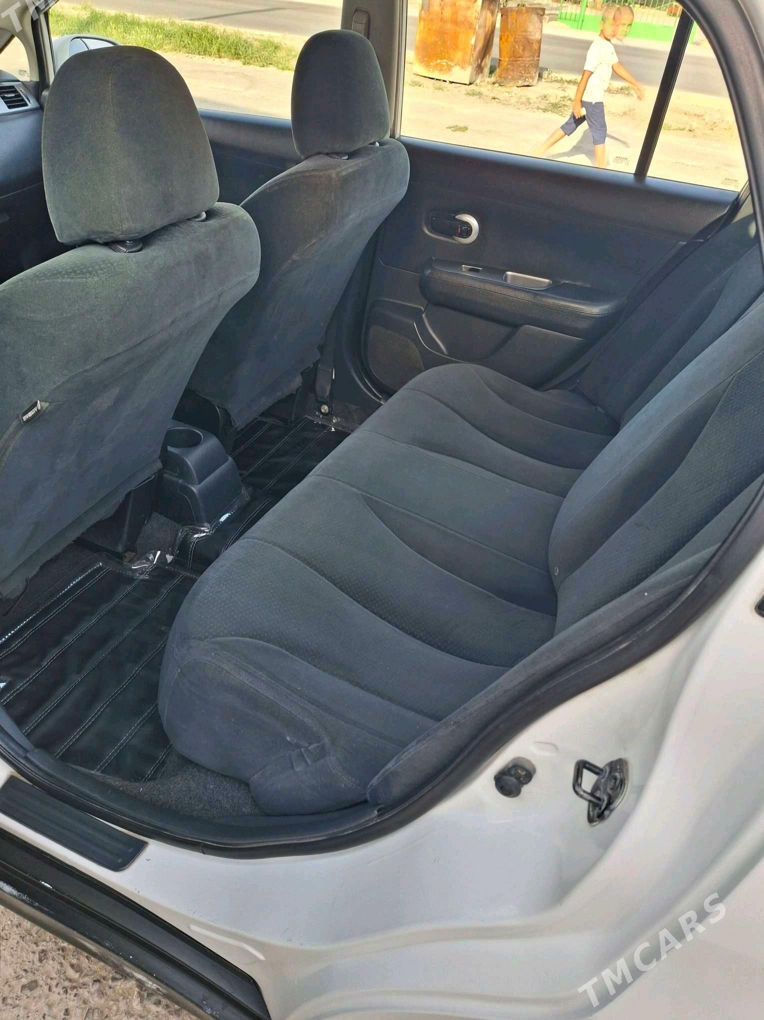 Nissan Versa 2010 - 128 000 TMT - Бузмеин - img 2