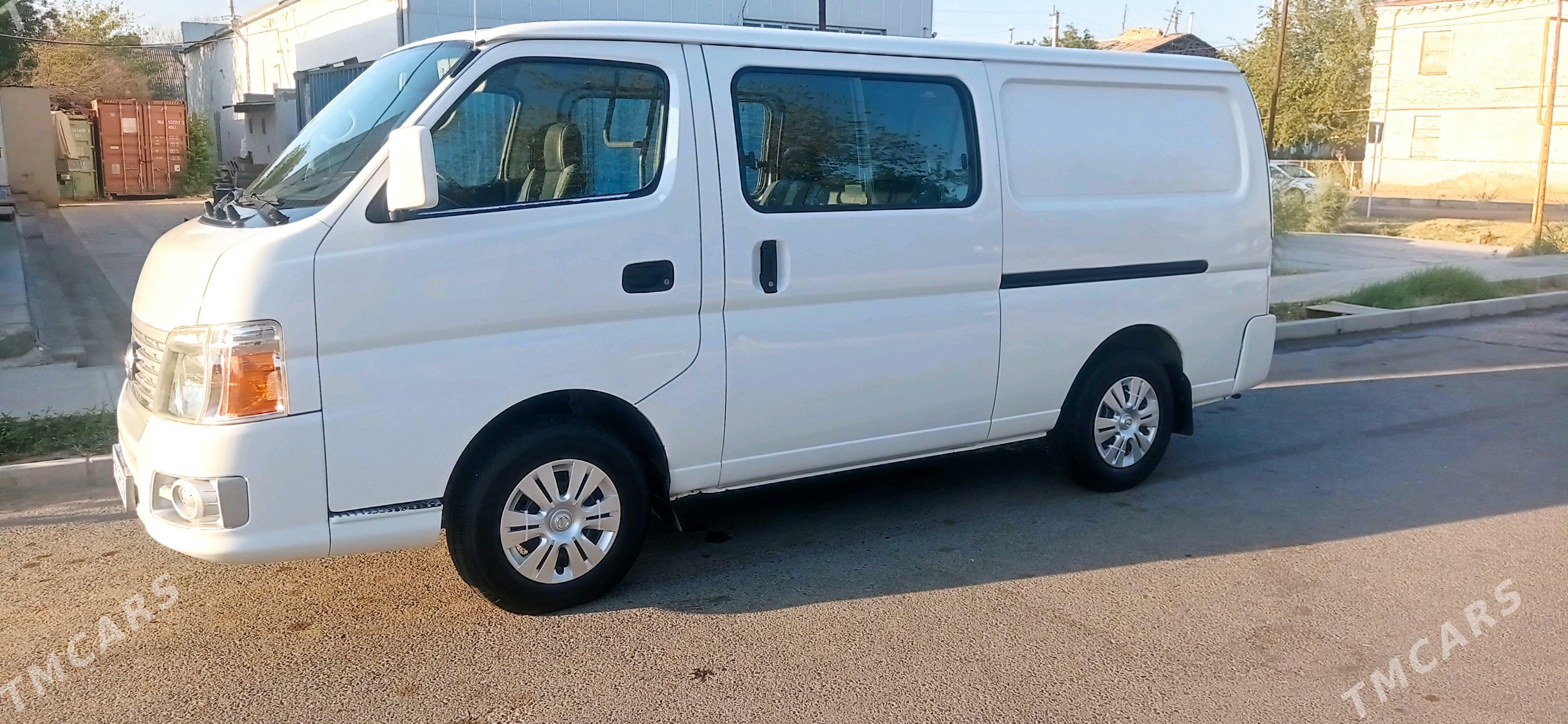 Nissan Urvan 2010 - 170 000 TMT - Мары - img 3