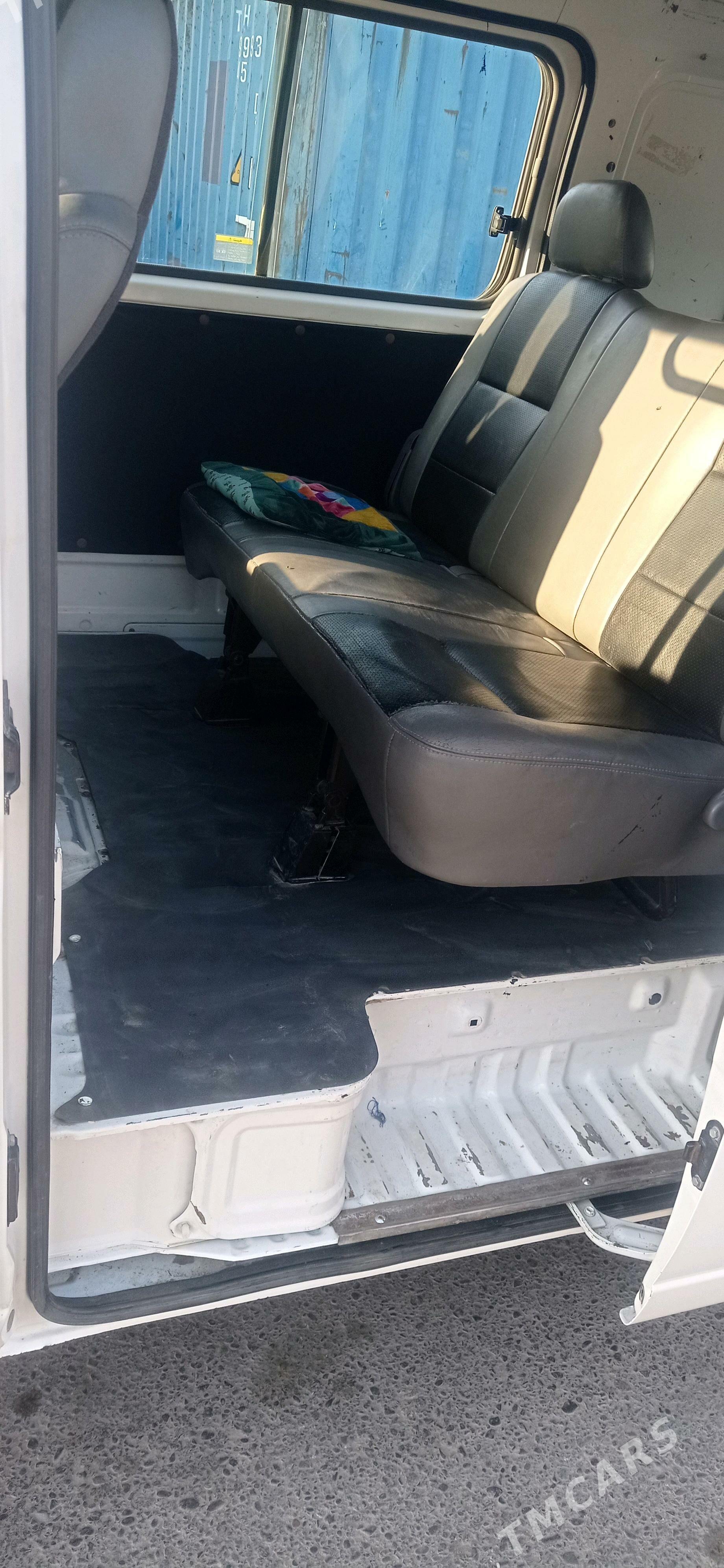 Nissan Urvan 2010 - 170 000 TMT - Мары - img 2