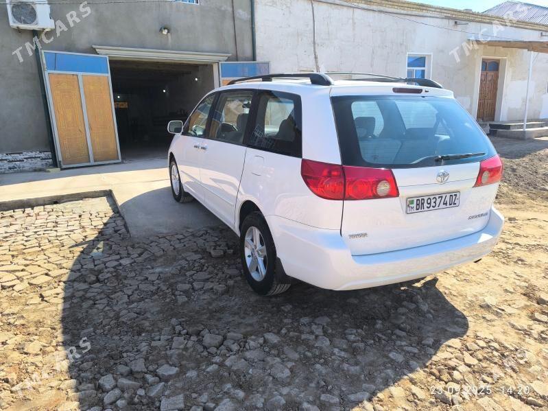 Toyota Sienna 2008 - 250 000 TMT - Gurbansoltan Eje - img 3
