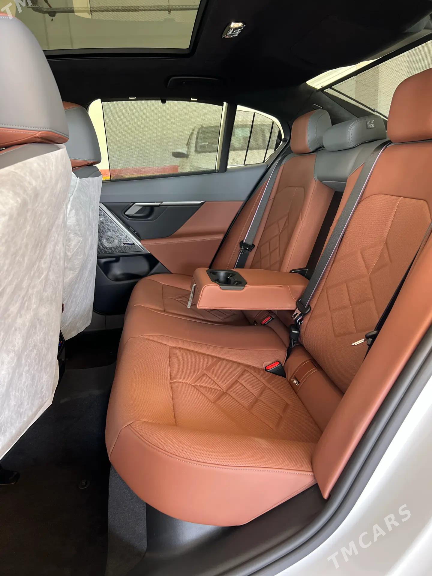 BMW 550 2025 - 2 499 000 TMT - Ашхабад - img 9