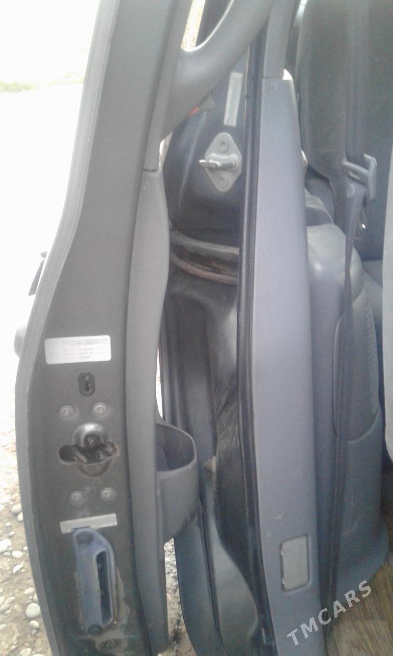 Toyota Sienna 1998 - 125 000 TMT - Şatlyk - img 2