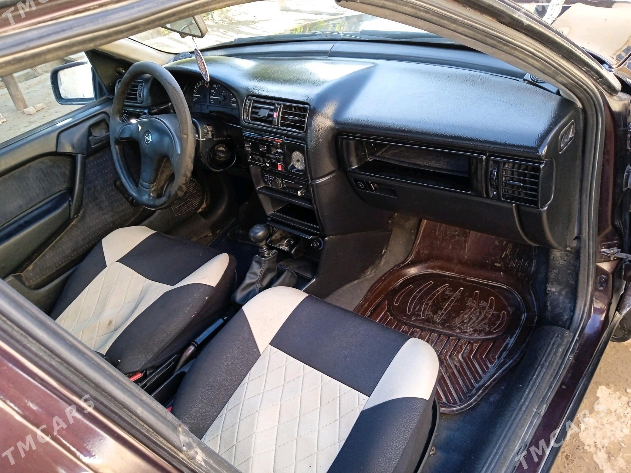 Opel Vectra 1992 - 40 000 TMT - Mary - img 6