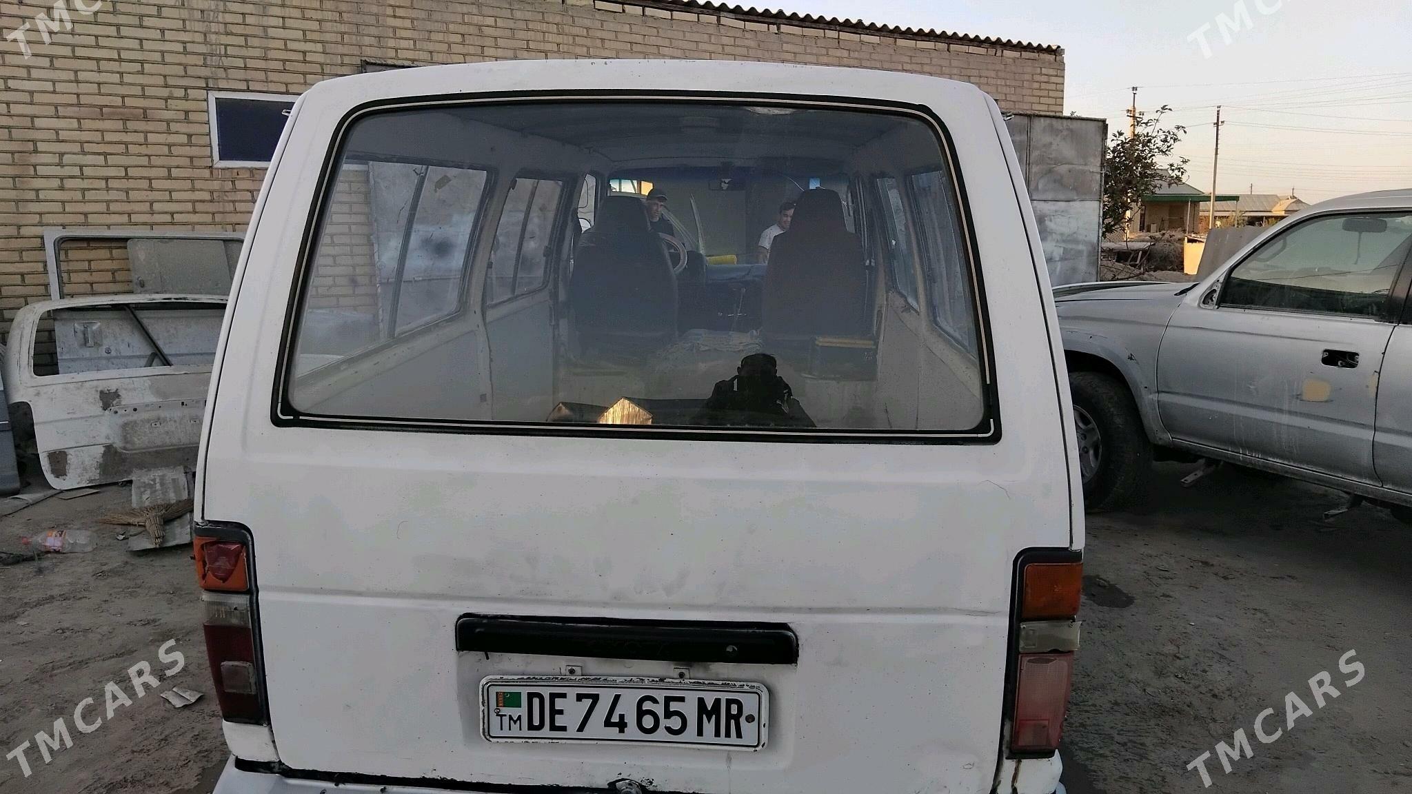 Toyota Hiace 1988 - 37 000 TMT - Мары - img 3
