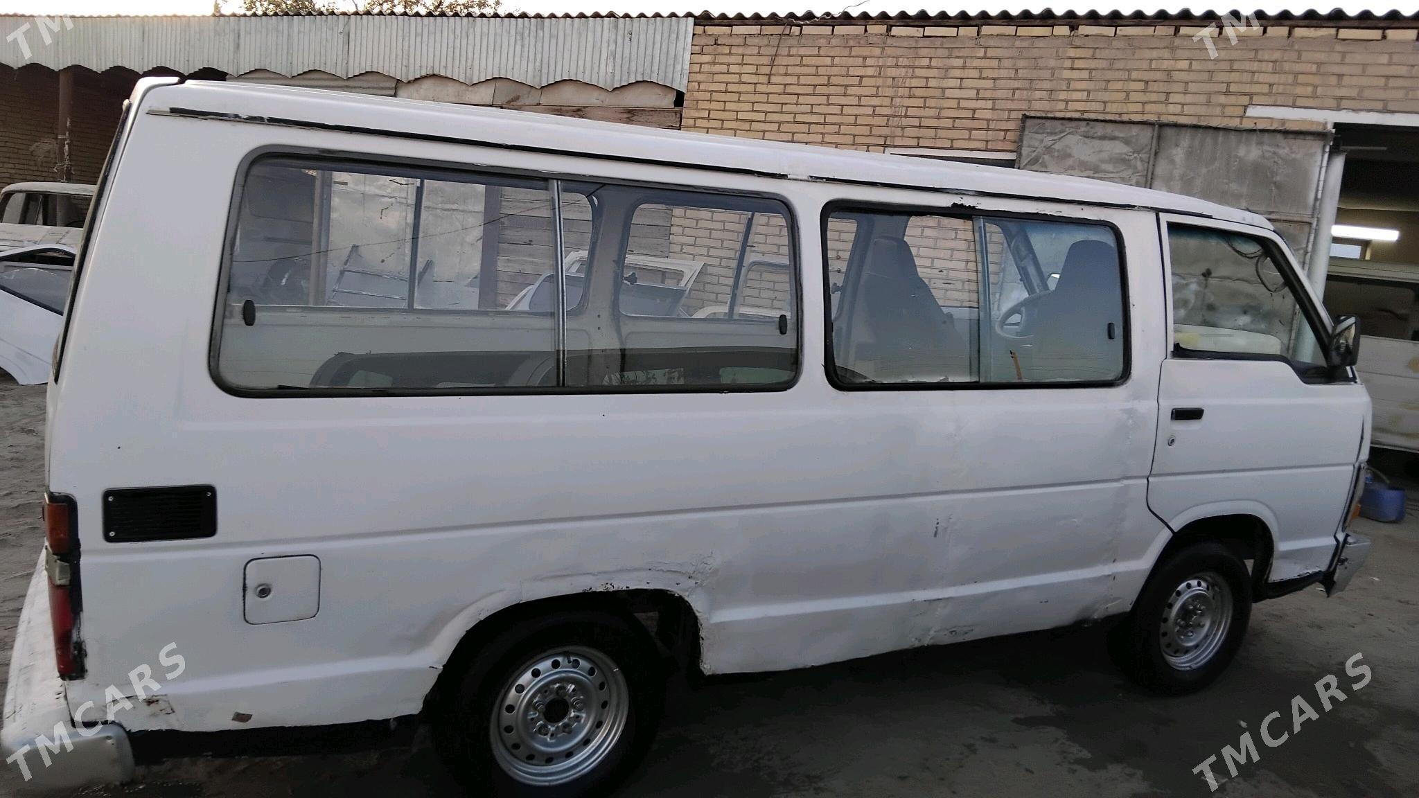 Toyota Hiace 1988 - 37 000 TMT - Мары - img 4