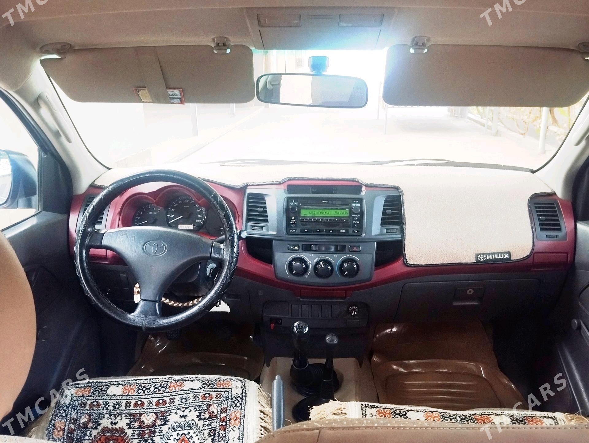 Toyota Hilux 2013 - 350 000 TMT - Кака - img 4