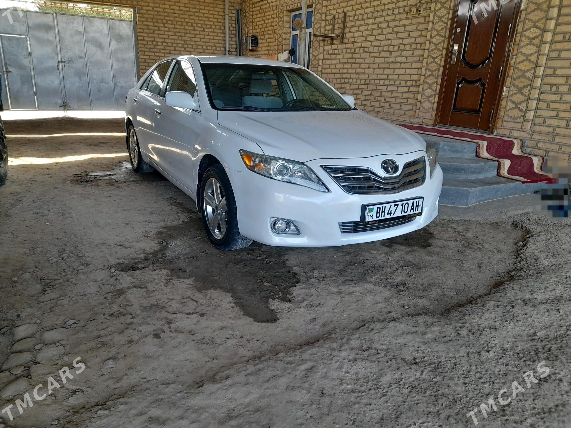 Toyota Camry 2010 - 190 000 TMT - Теджен - img 2
