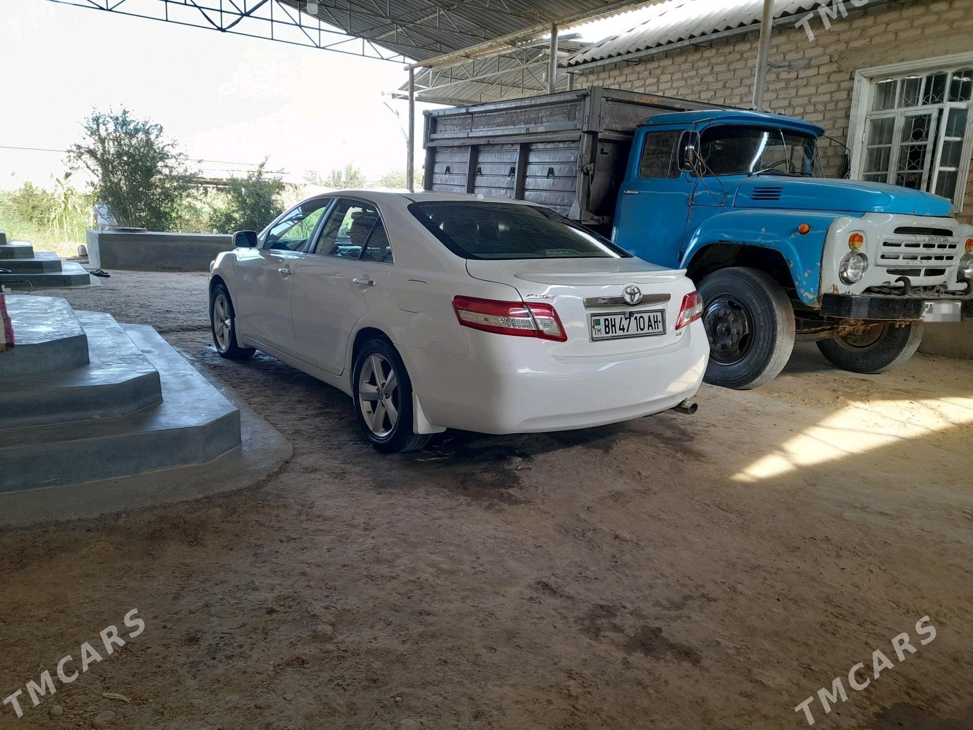 Toyota Camry 2010 - 190 000 TMT - Теджен - img 4