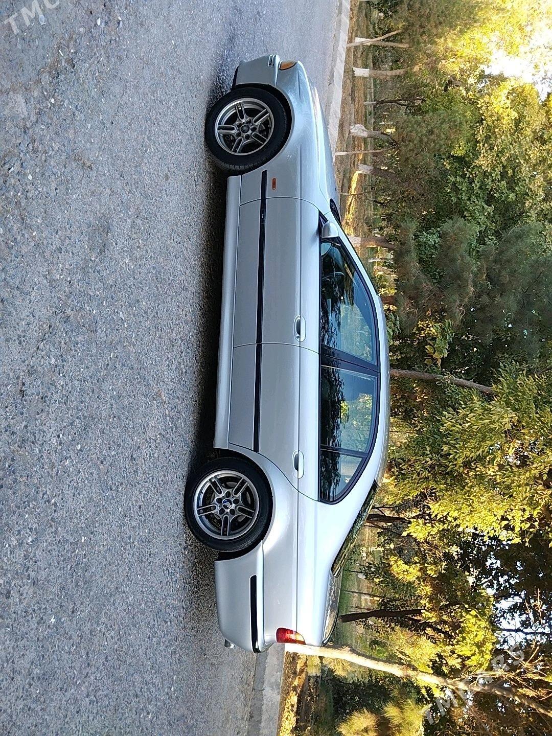 BMW 528 2001 - 105 000 TMT - Байрамали - img 4