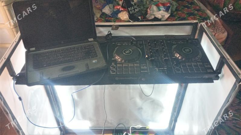 Dj - Sarahs - img 5