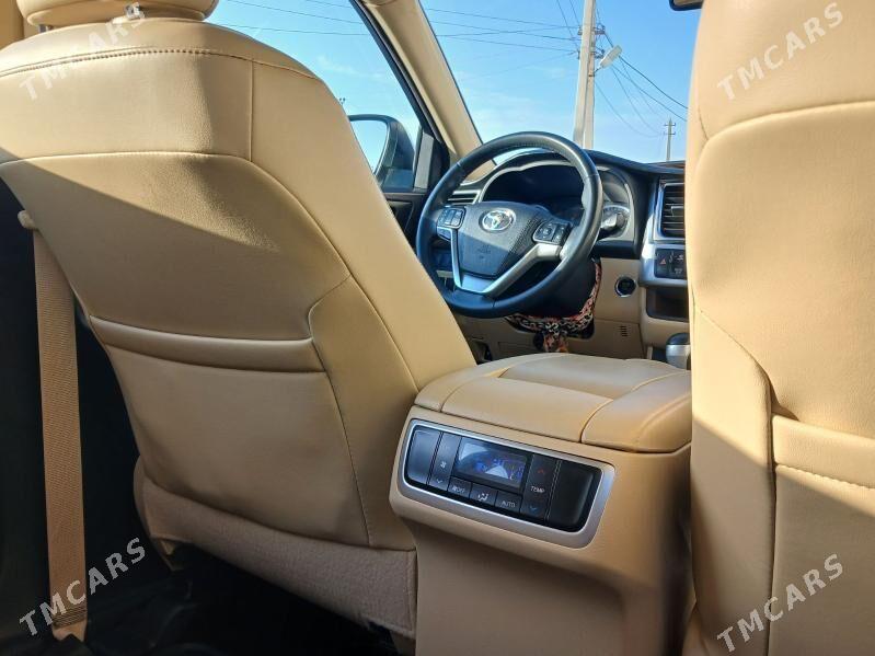 Toyota Highlander 2016 - 435 000 TMT - Бузмеин - img 4