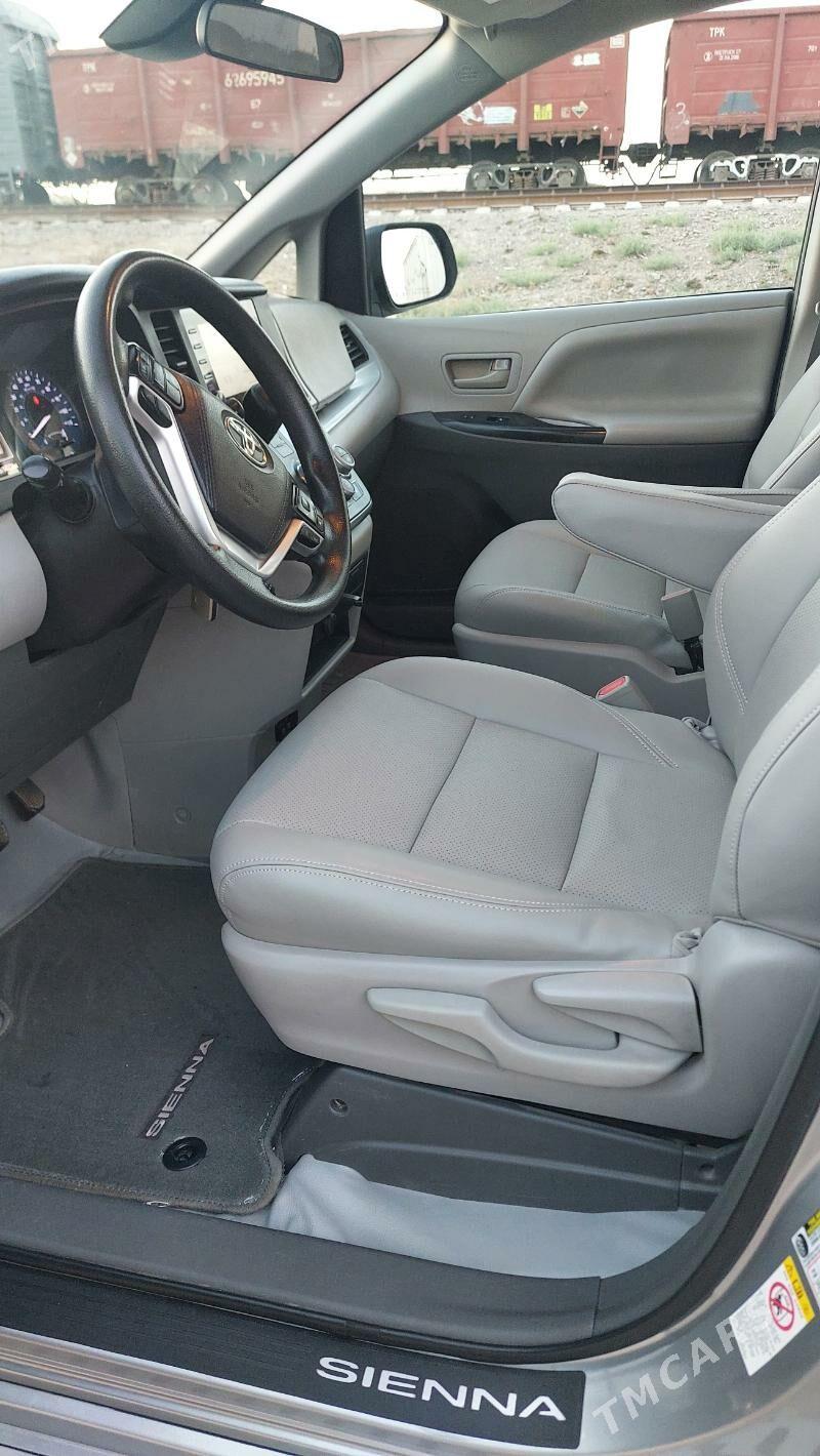 Toyota Sienna 2018 - 390 000 TMT - Köýtendag - img 7