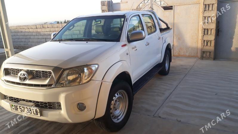 Toyota Hilux 2010 - 265 000 TMT - Магданлы - img 2