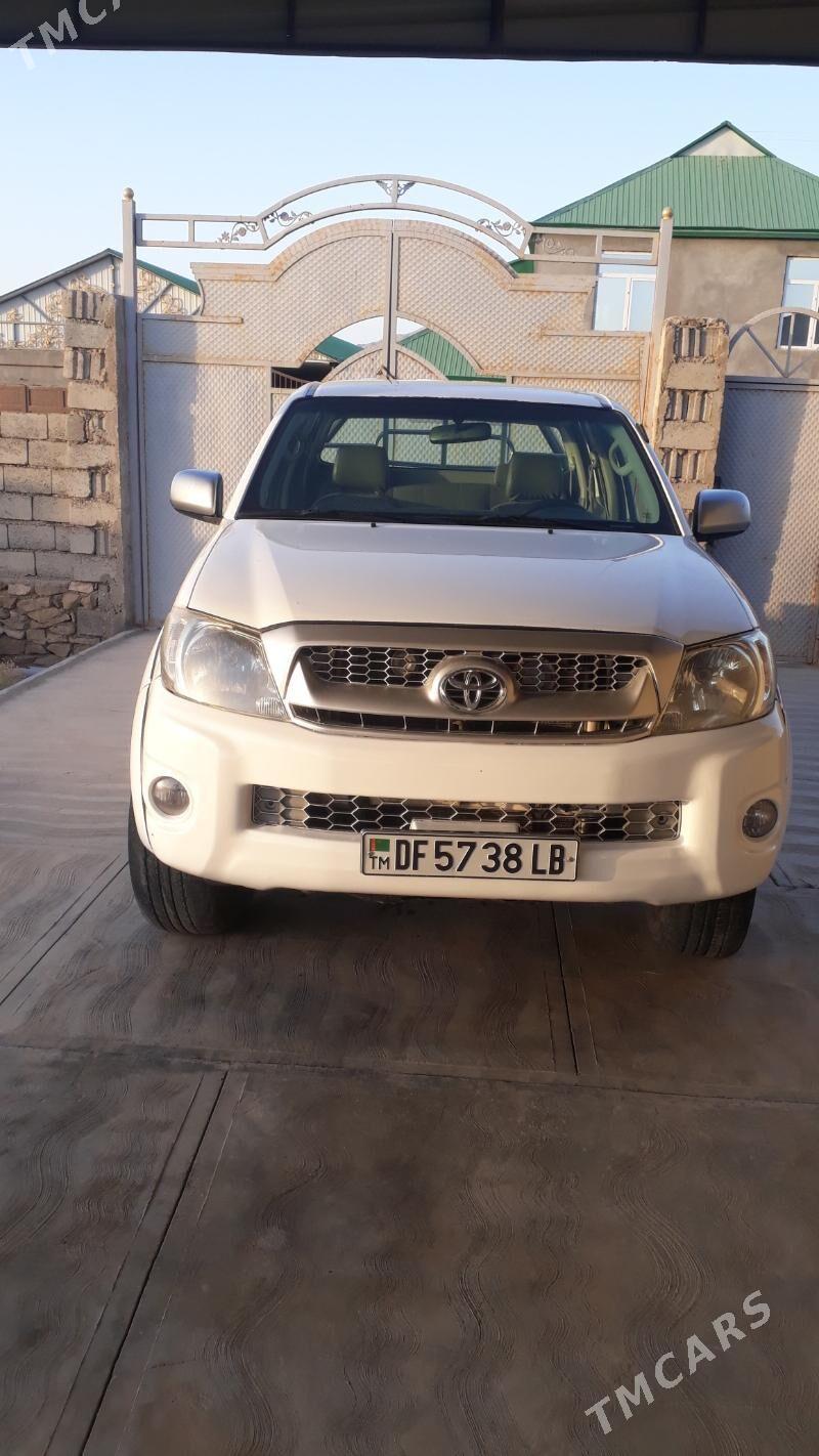 Toyota Hilux 2010 - 265 000 TMT - Магданлы - img 3